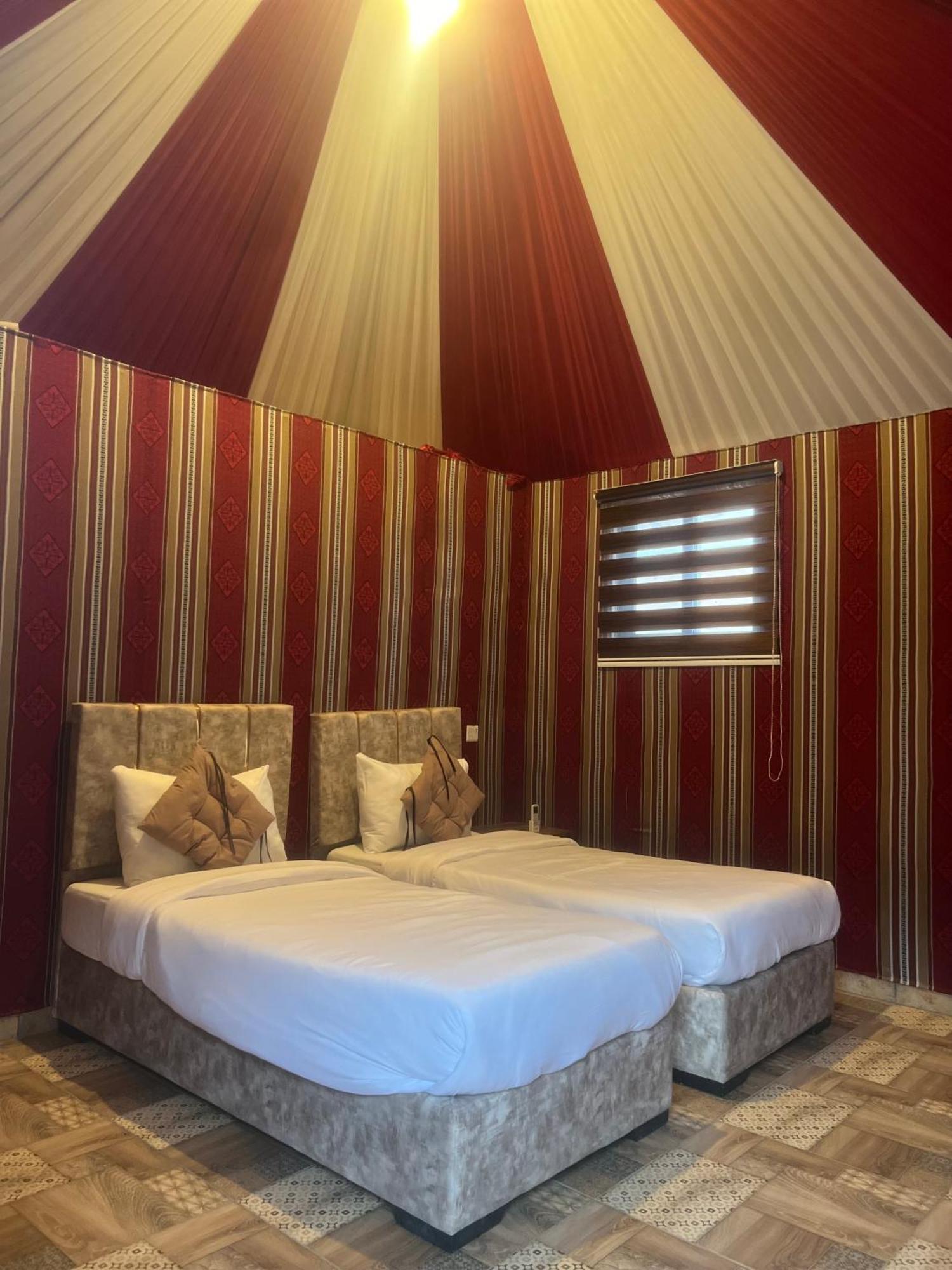 Rum Moon Luxury Camp วาดิรัม ภายนอก รูปภาพ