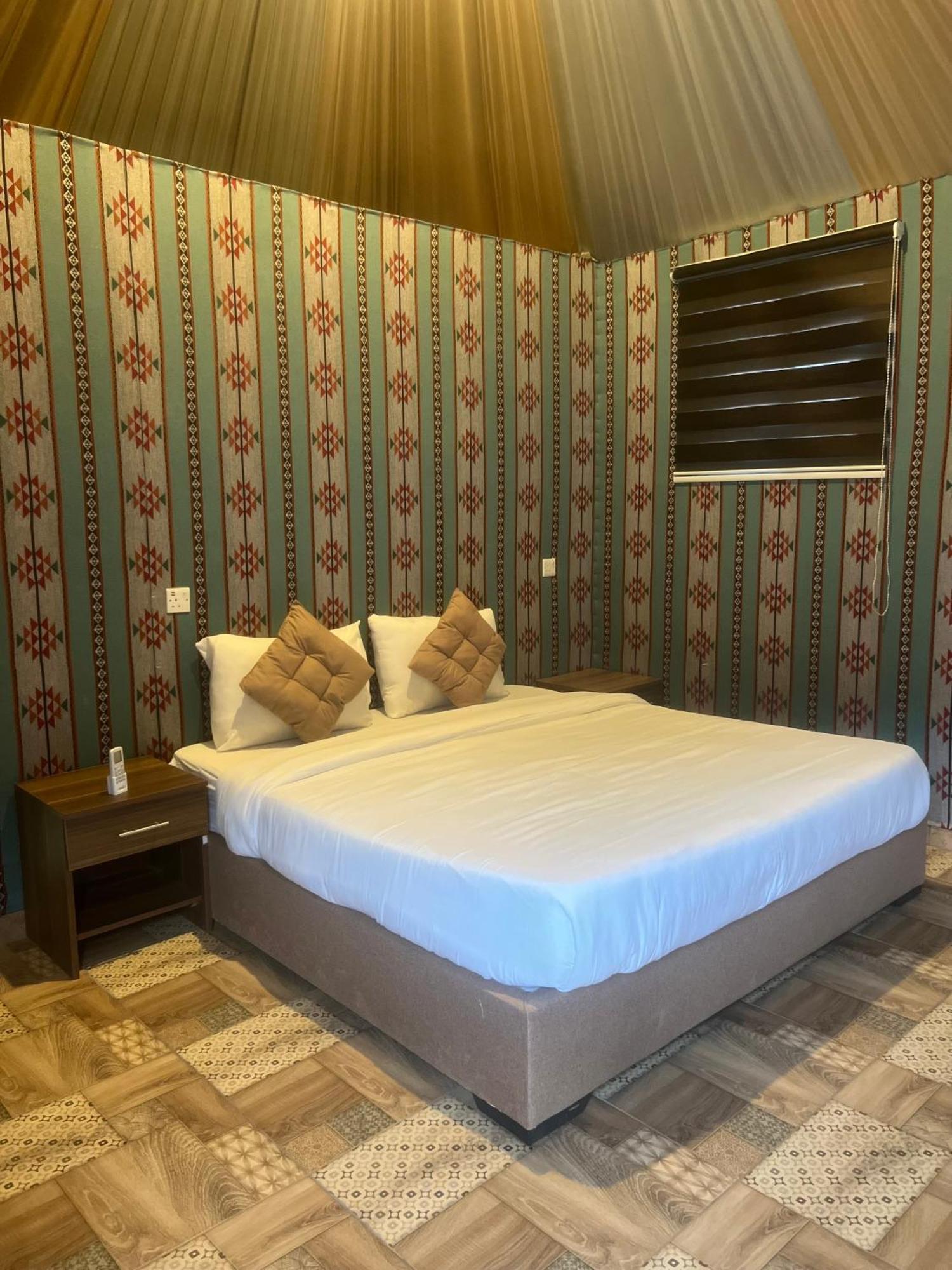 Rum Moon Luxury Camp วาดิรัม ภายนอก รูปภาพ